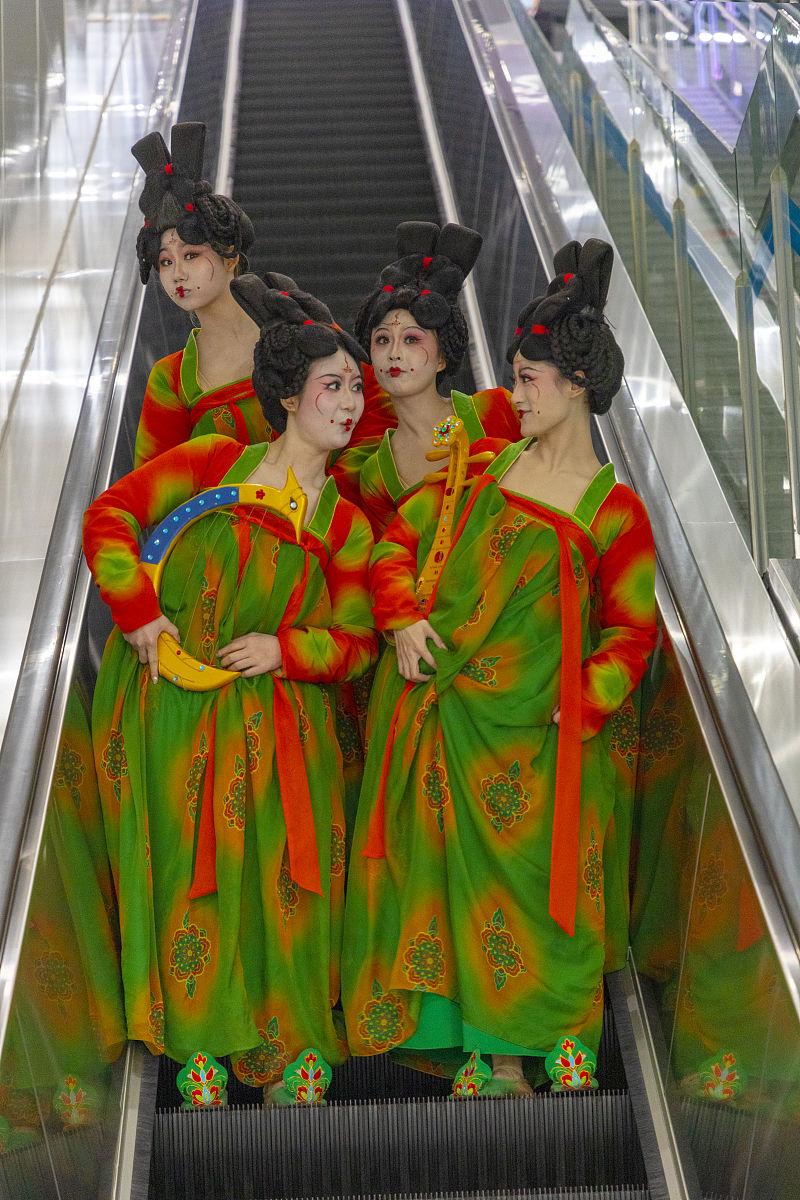 电视媒介转型助推《唐宫夜宴》爆火：多平台传播、互动体验、商业化运作