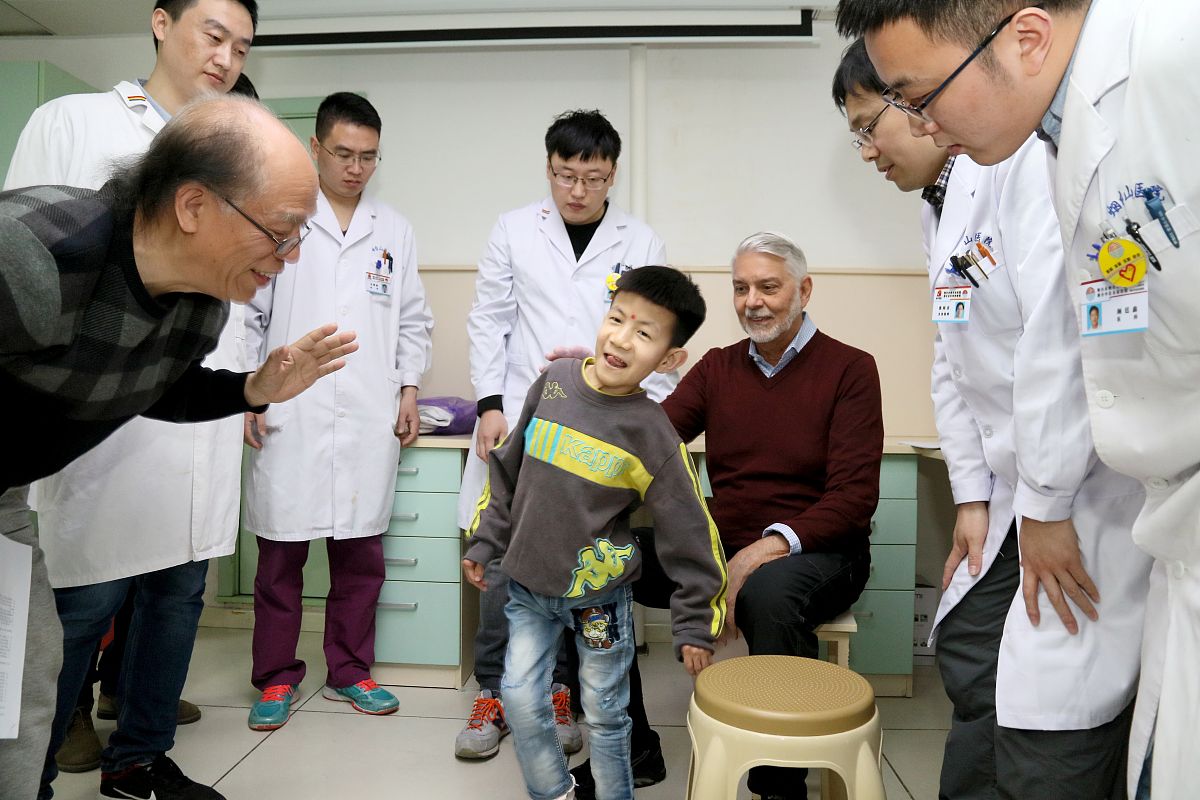 青岛卫生学校招生办电话：0532-88888888， 报考指南