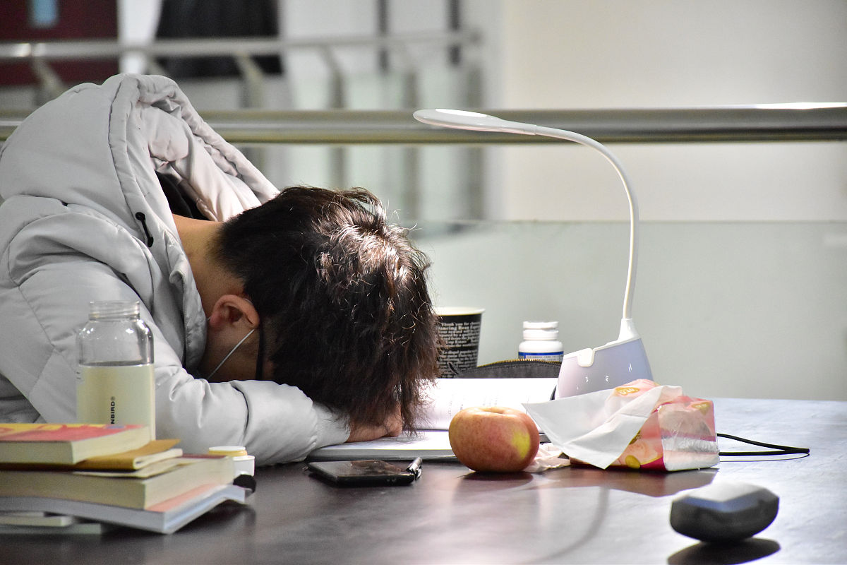 高三学生如何克服嗜睡?5个实用技巧助你高效学习 高三学生如何克服嗜睡?5个实用技巧助你高效学习