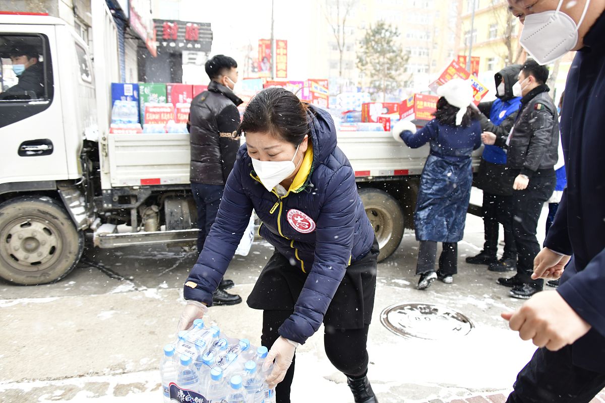换一种风格重新书写下面这篇报告葛沽支行2023年重大事故隐患专项排查报告根据总行综合安全保卫部下发的关于《天津银保监局关于开展天津市银行业保险业重大事隐患专项排查整治2023行动通知》工作要求为保障银行业业务的正常进行避免在日常运营中出现各种安全隐患而对客户和机构造成不良影响葛沽支行按照通知要求对本网点办公区域、营业厅、机房等可能存在的安全隐患进行了专项排查现将排查工作汇报如下：一、物理安全方面物