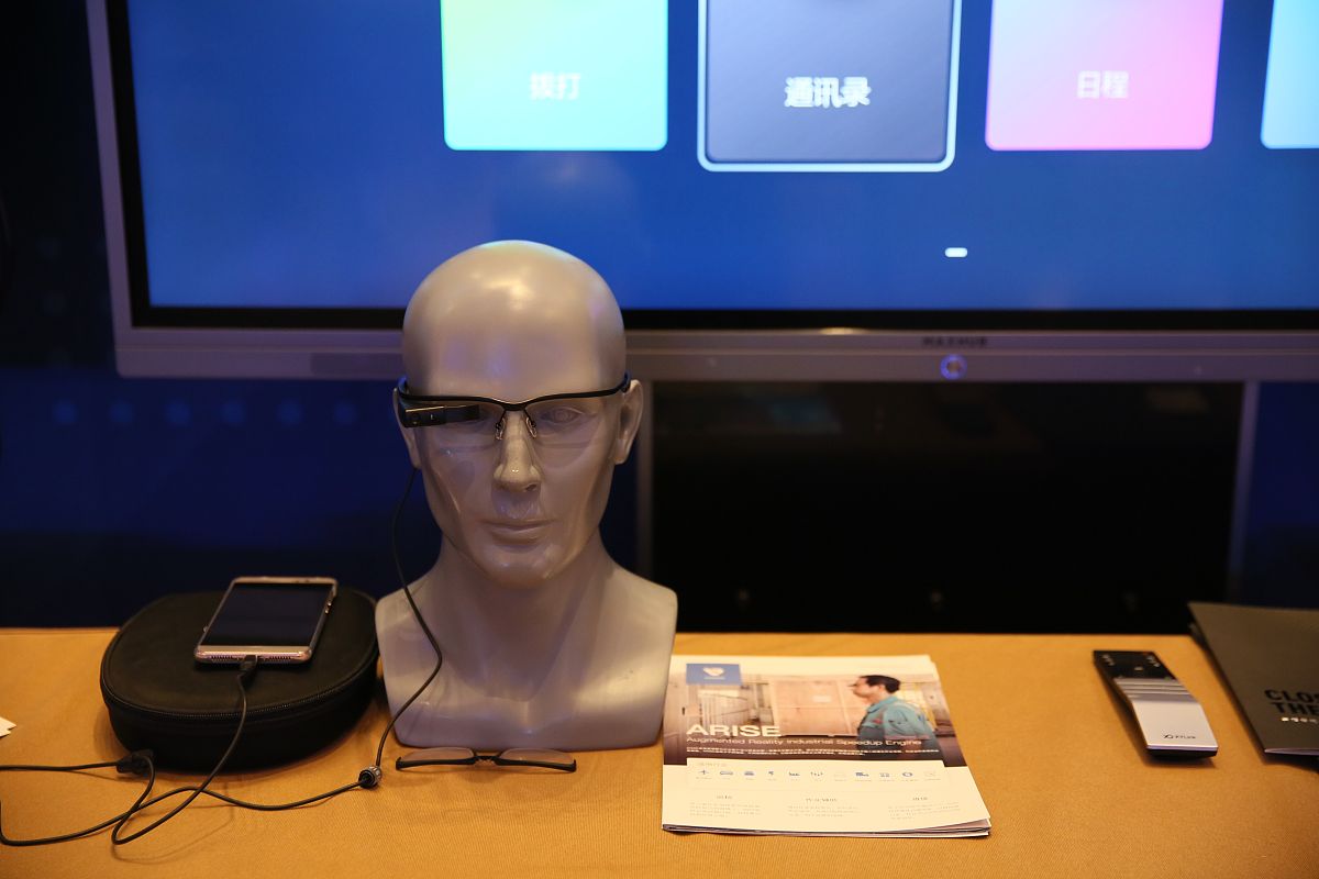 人工智能辅助盲童运动控制：基于微表情识别的系统设计与实现