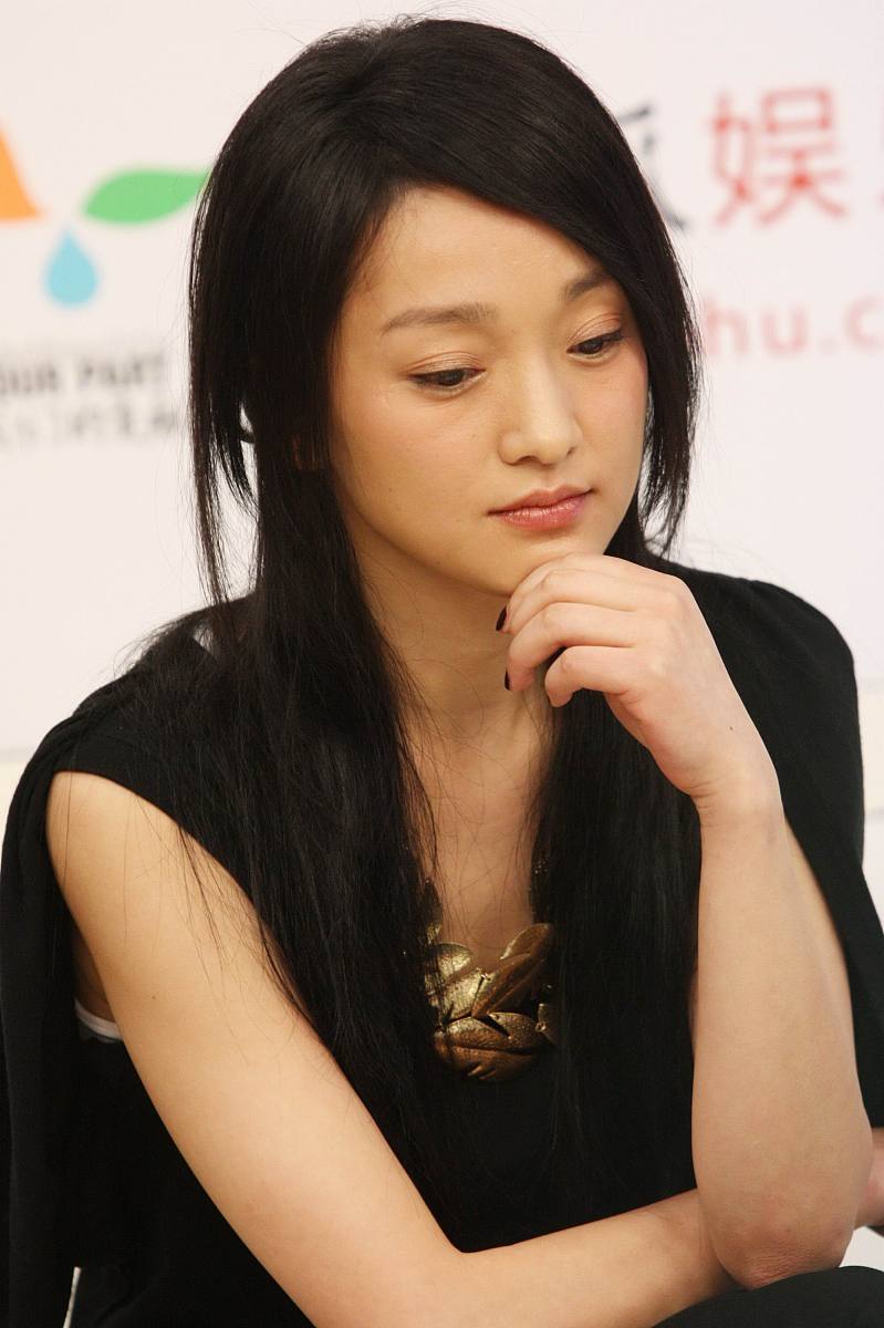 2009年4月24日,北京,周迅出席环保官网落户搜狐活动.+++_+++周迅,受伤