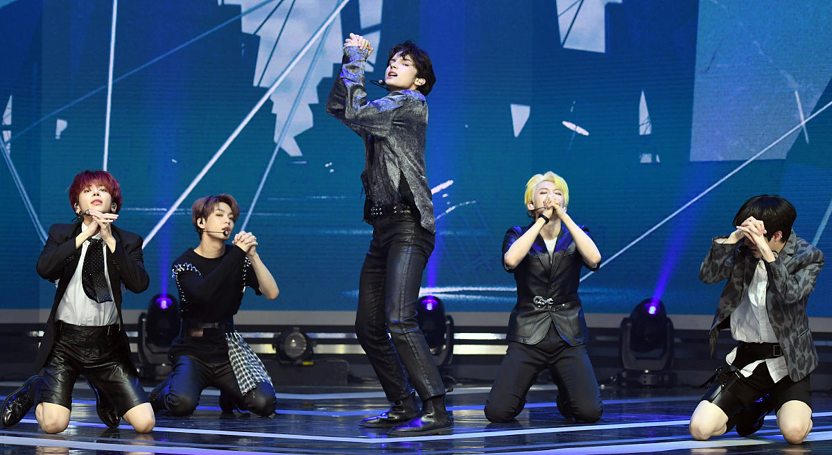 2020年5月18日,韩国首尔,男团txt(tomorrow x together)举行第二张迷