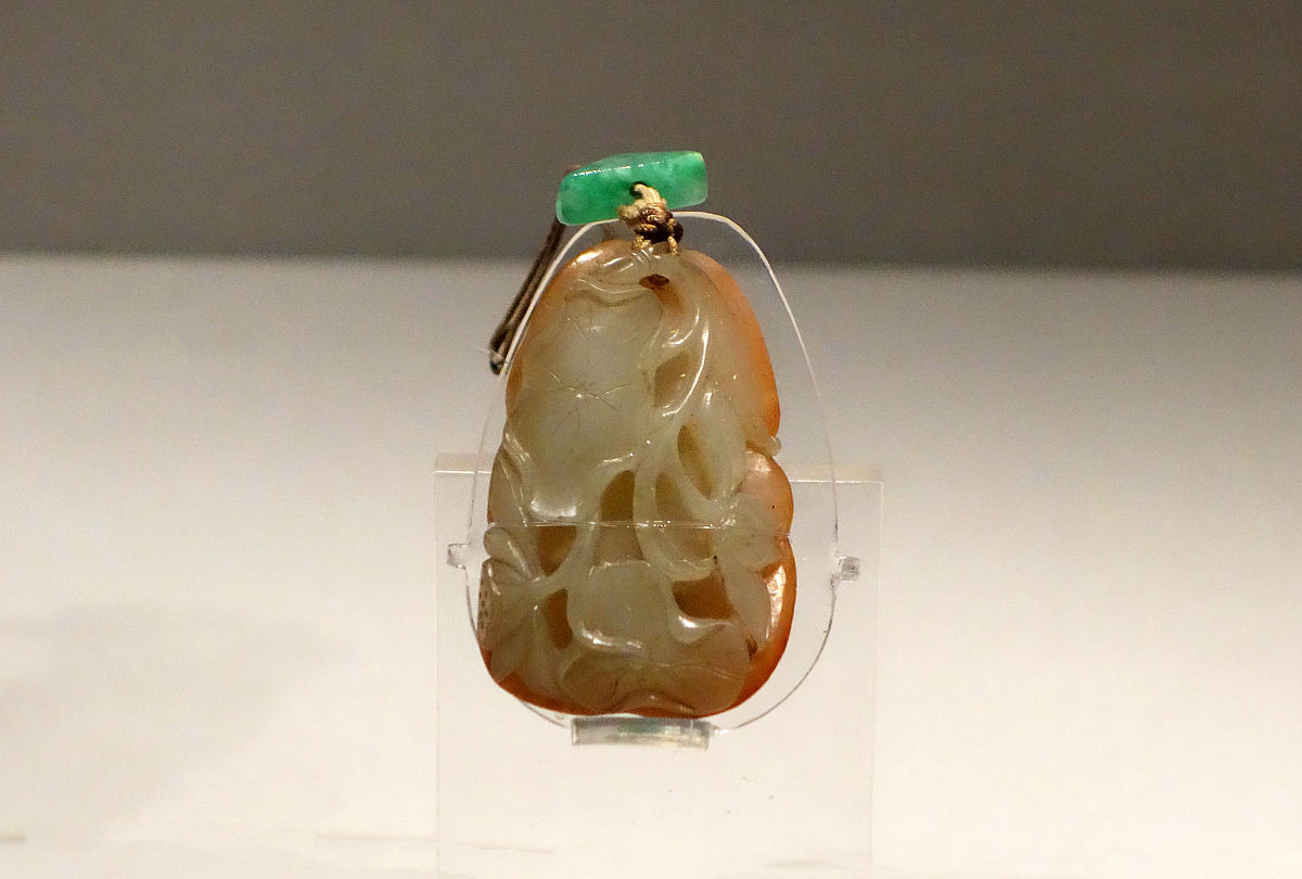 2019年02月16日,青玉巧琢荷花,清代,辽宁省博物馆"明清玉器展"古代文