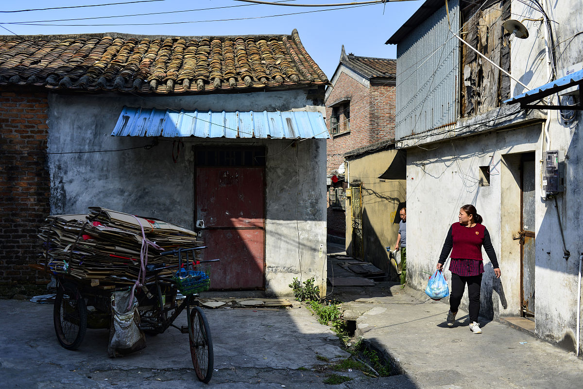 农村住房小巷窄邻居怎么办