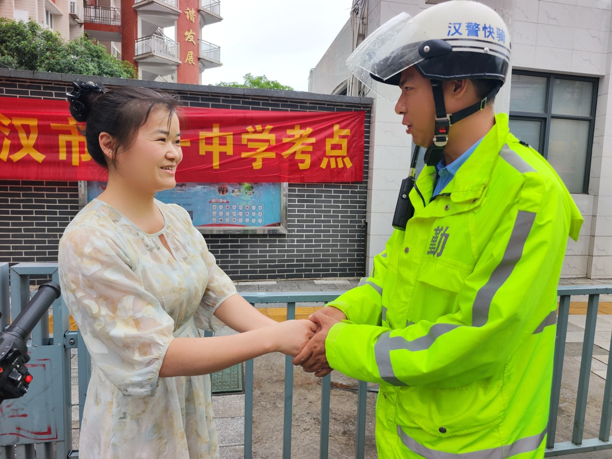 辅警好人好事事迹材料：守护平安，播撒爱心