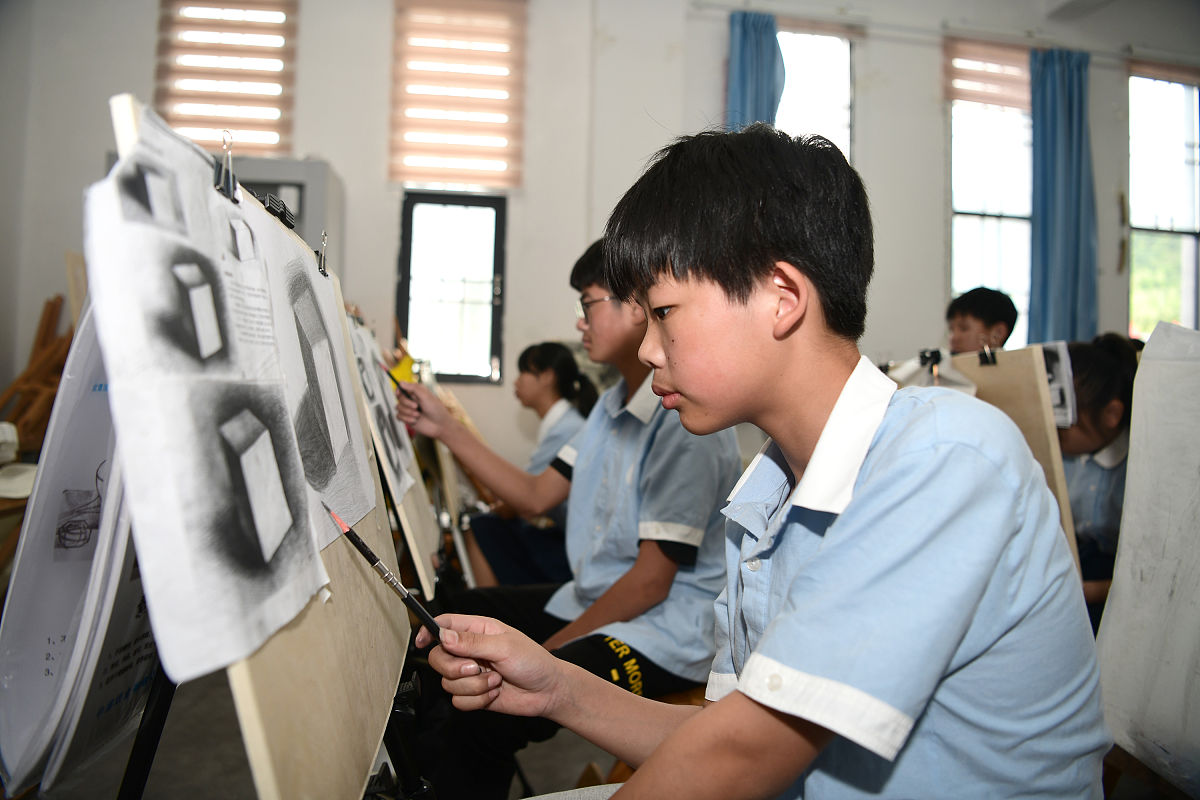 缙云县工艺美术学校：师生交流合作，打造优质教育环境