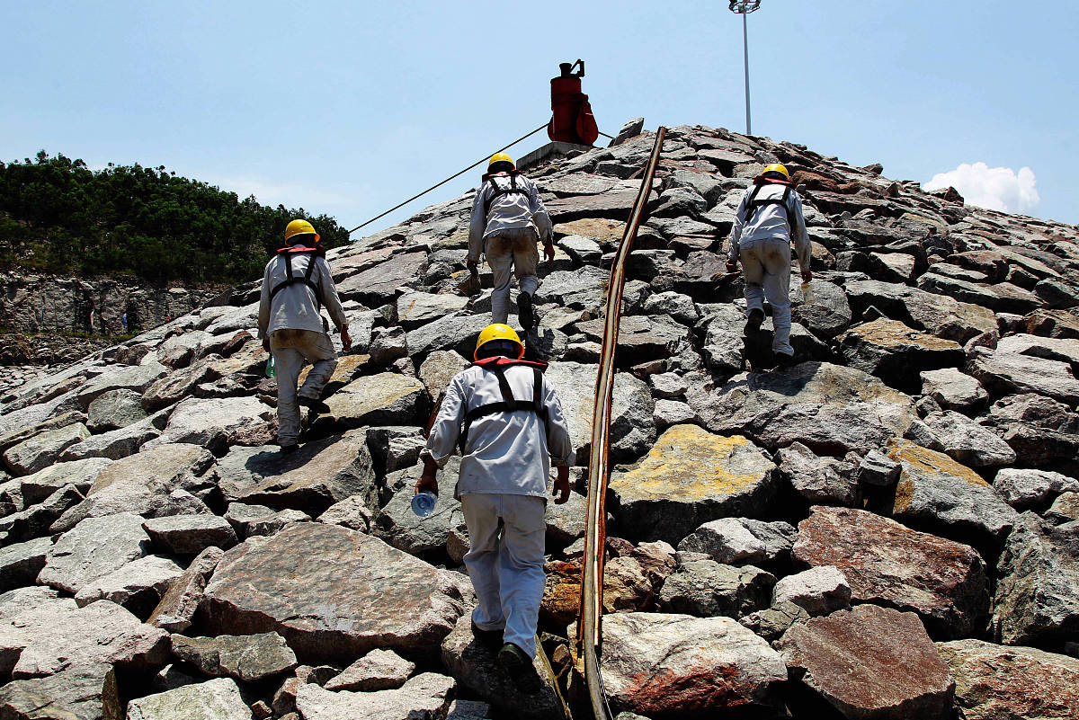 地震和降雨影响下边坡的稳定性研究9000字