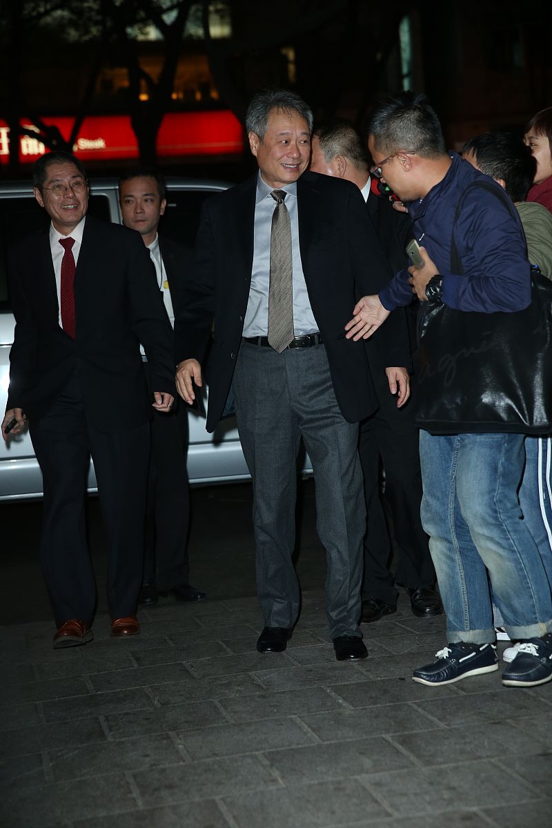 曹德旺美国玻璃厂：投资10亿美元，打造美国最大玻璃生产基地