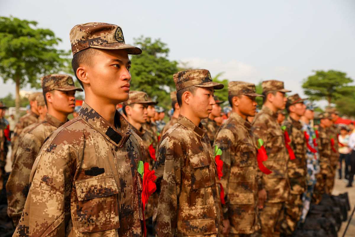 中专毕业生入伍指南：是否可以参军？未来发展前景如何？