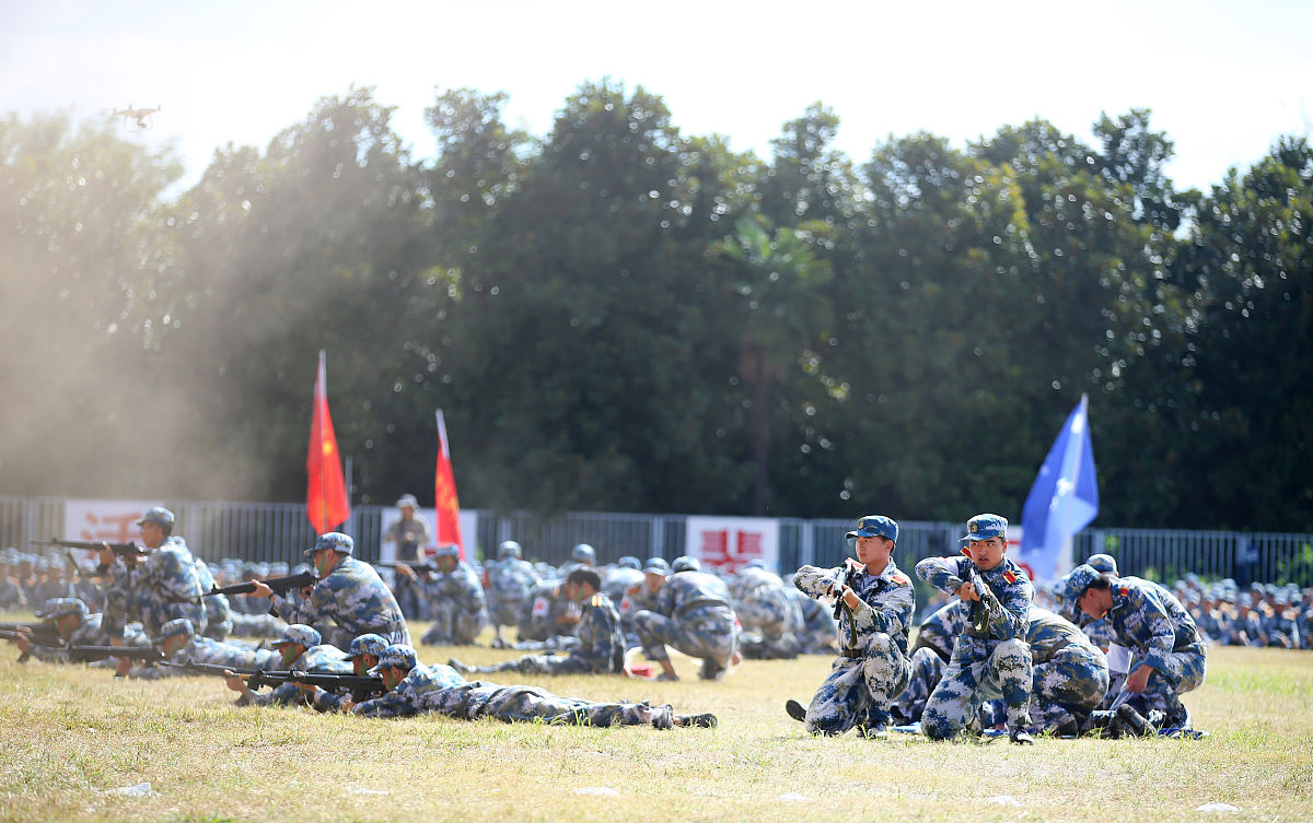 真人线下军推活动：近距离体验军事力量与装备