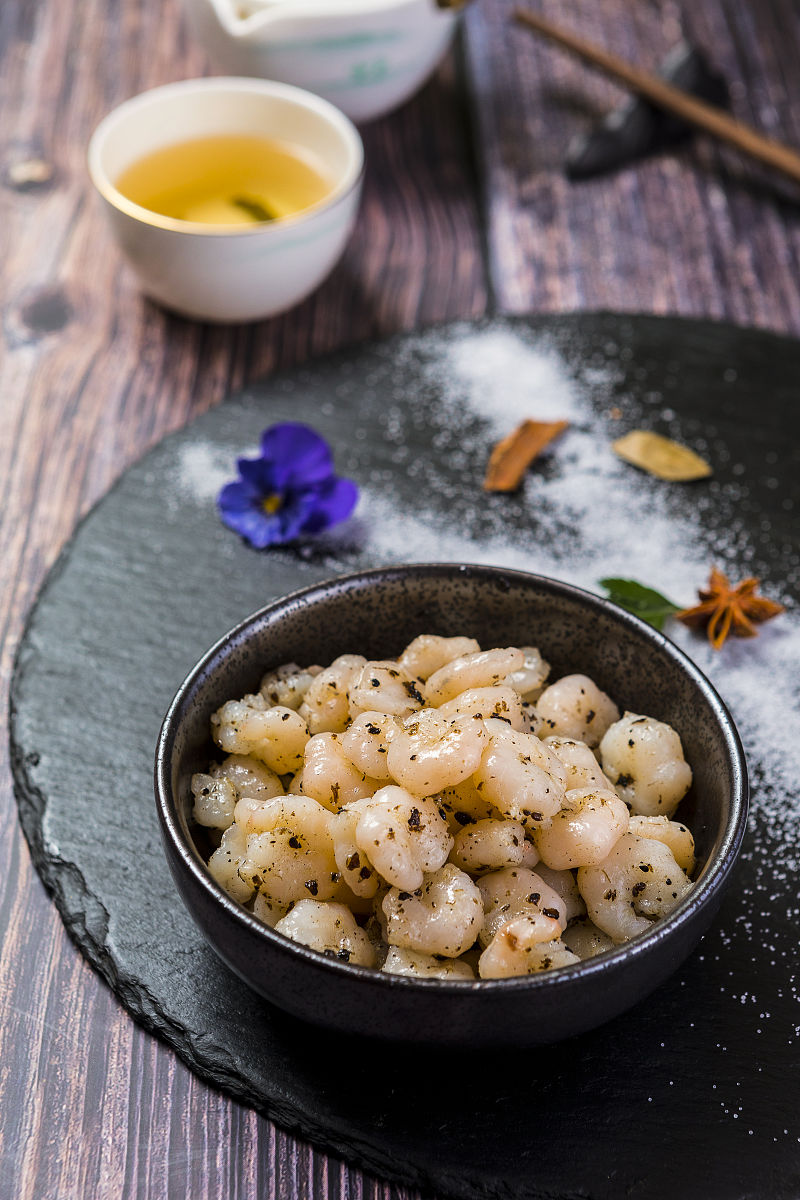 麻辣烫店周年庆活动方案：买一送一、抽奖、打卡、表演、评选！