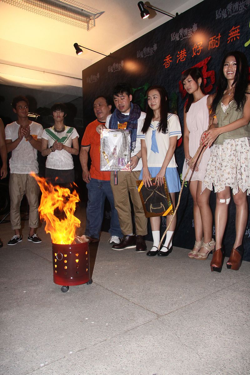 2011年8月31日,香港,电影《猛鬼爱情故事》于西贡一学校进行拍摄.罗仲