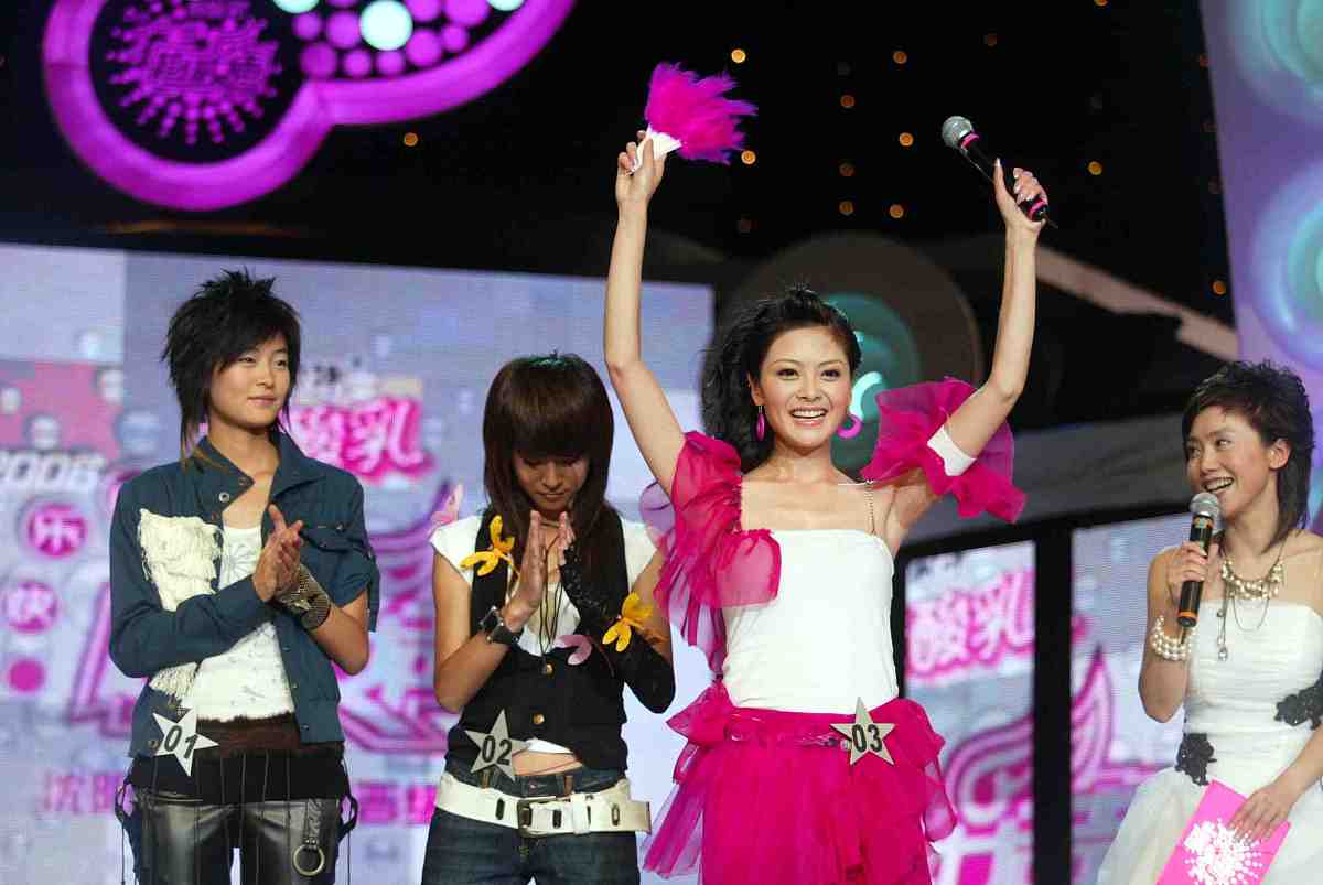 2006年7月14日,2006超级女声沈阳赛区10进7赛.03号朱江第一个晋级7强+