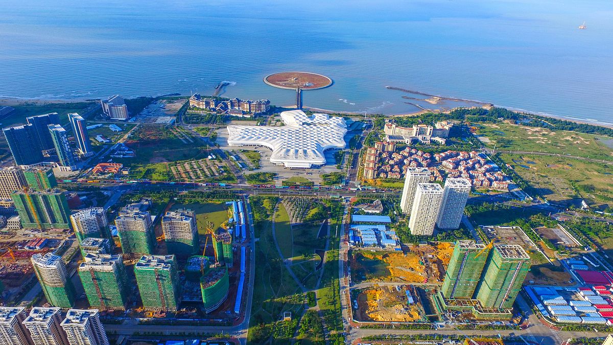 请不少于800汉字的博客文章语言要幽默口语化。主题是：海口市属于哪里？海口市是哪里