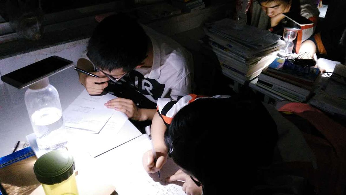 室友早上不去上课应该怎么劝导他？