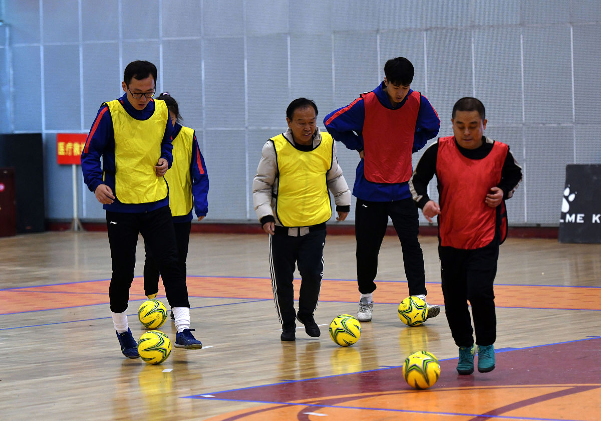 核心素养下体育游戏教学教师积极融入活动实际案例