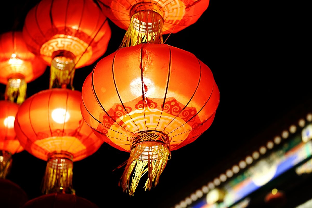 元宵佳节，团圆祈福，欢庆灯火璀璨