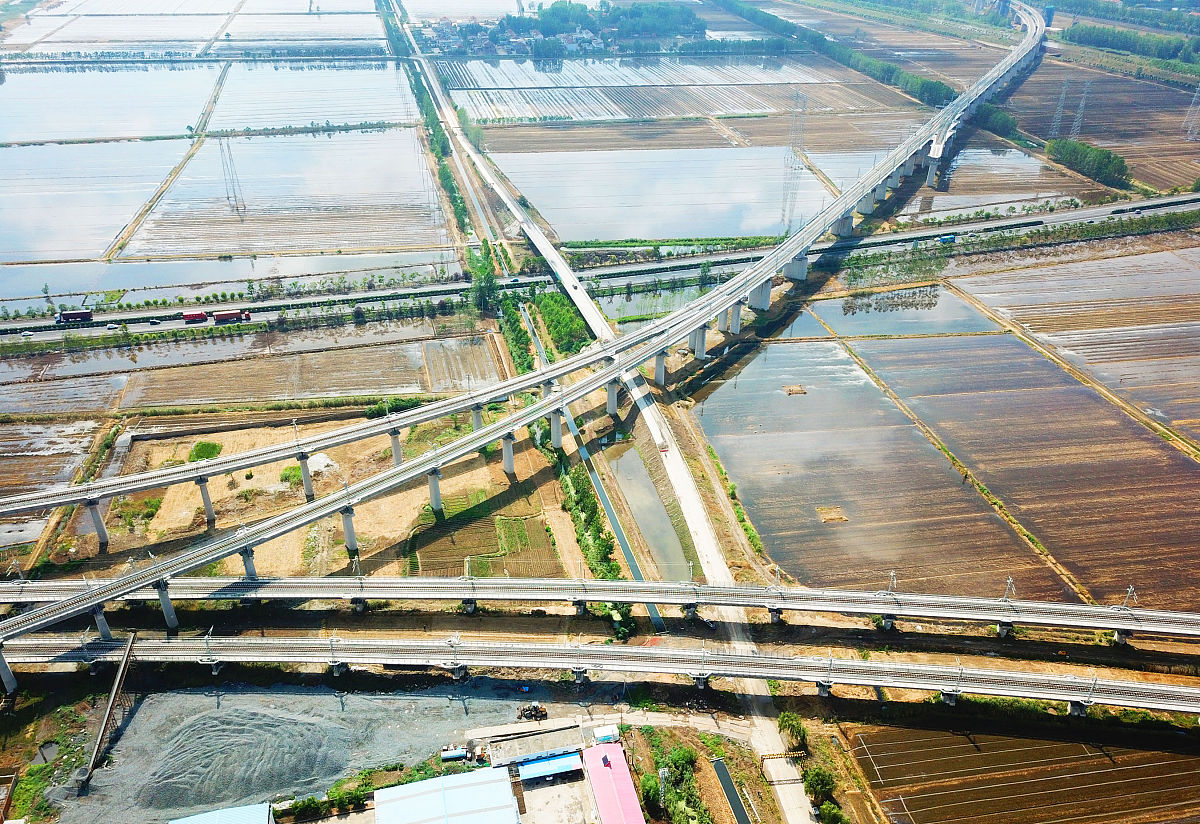 高速铁路为什么多数建在桥上？原因解析