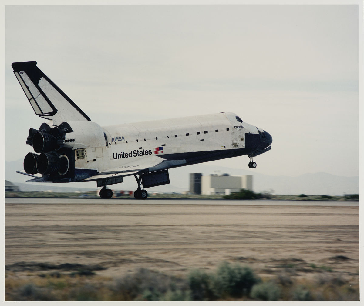 航海英语：左正横有船追越