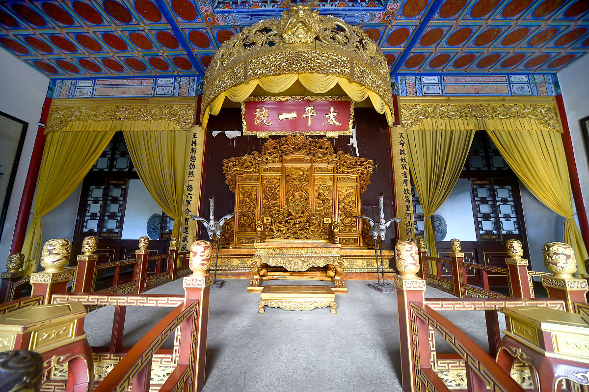 Shenyang Imperial Palace English guide essence versionShenyang Imperial Palace Hello everyone! Please allow me to express a warm welcome on behalf of Shenyang citizens Im with great pleasure to be you