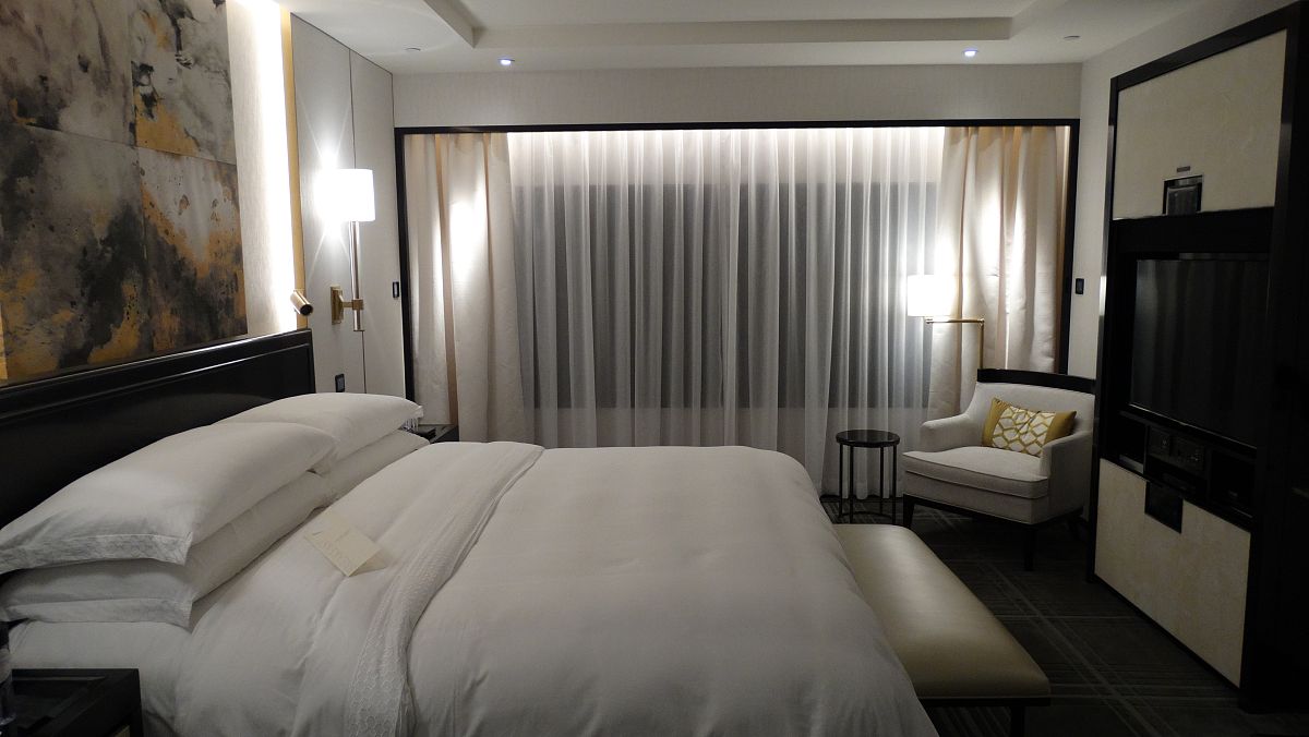 舒适宽敞的酒店房间，投影清晰，老板热情服务！