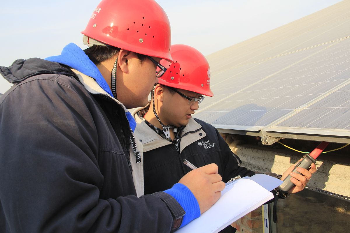 光伏电站厂区夜间巡视的视频拍摄
