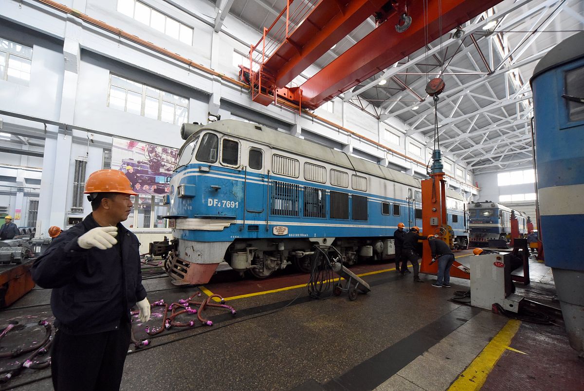 现在学什么专业好就业？成都铁路学校火车维修专业