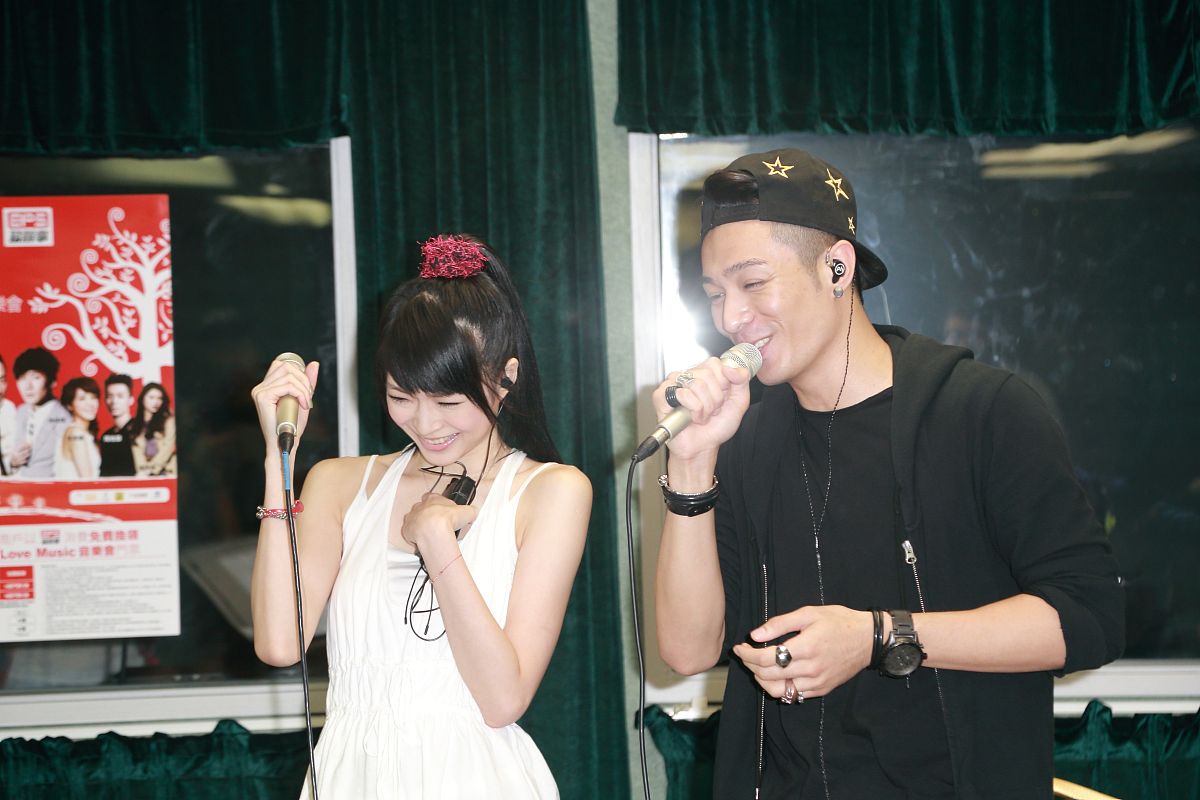 2013年8月7日,香港,明星现身"a team studio"音乐会彩排.连诗雅 , 周