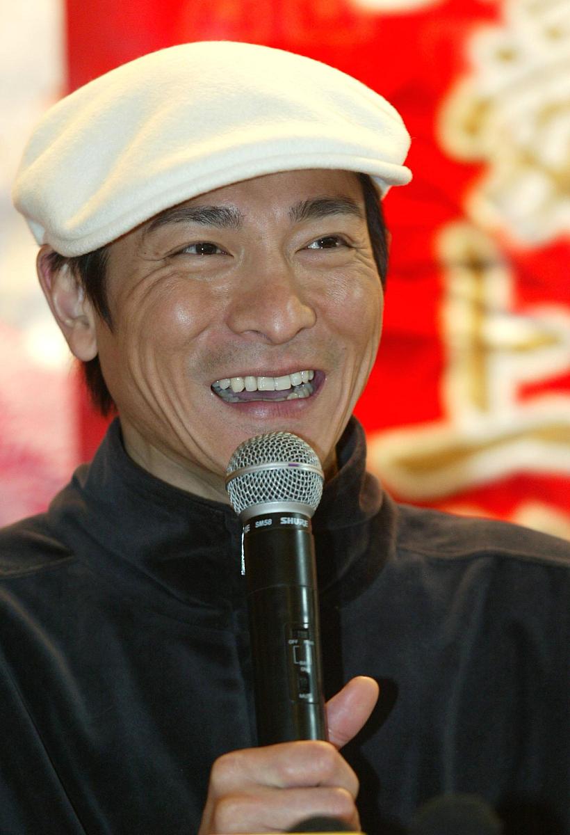 三只猫三天吃三只老鼠九只猫九天吃几只老鼠由于三只猫三天吃三只老鼠因此每只猫每天吃一只老鼠。所以九只猫九天吃的老鼠数量是9 x 9 = 81只老鼠。不应该是27只吗？