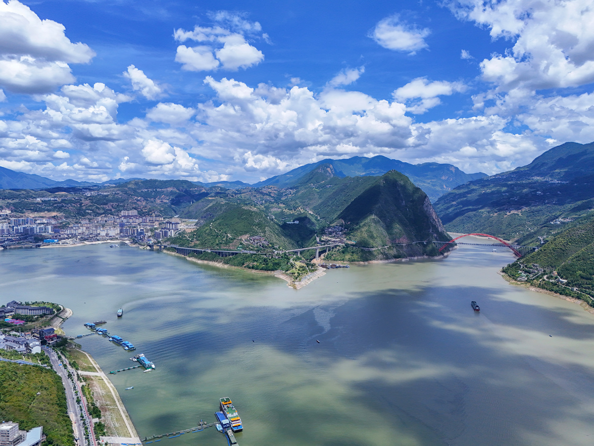 金沙江滨江城市旅游：探索自然奇观，体验文化魅力