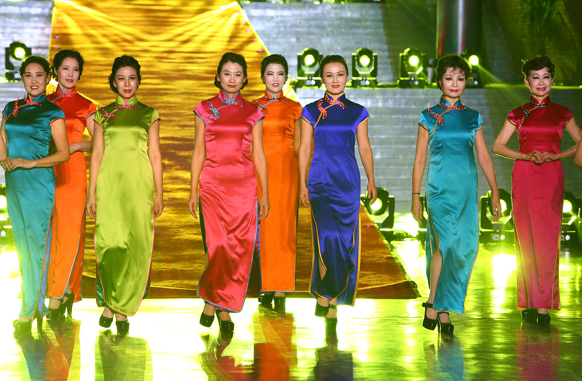 秀梅光荣推荐词用250字帮我详细描述