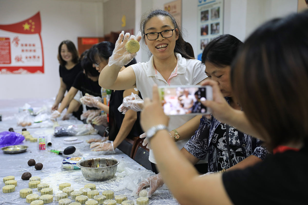 中秋节农村社区趣味活动策划：丰富多彩，热闹非凡