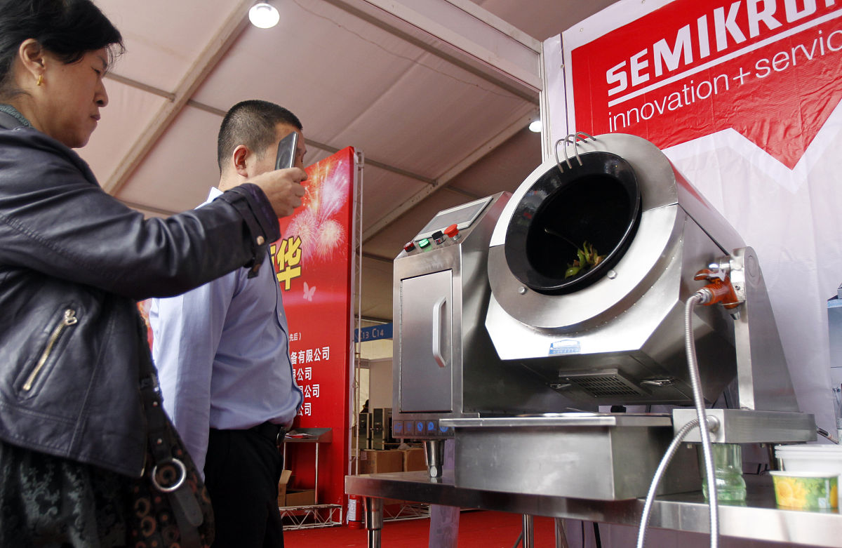 海尔水晶静净滚筒洗衣机变频电机显F7是什么原因 解决步骤帮我用210字详细描述