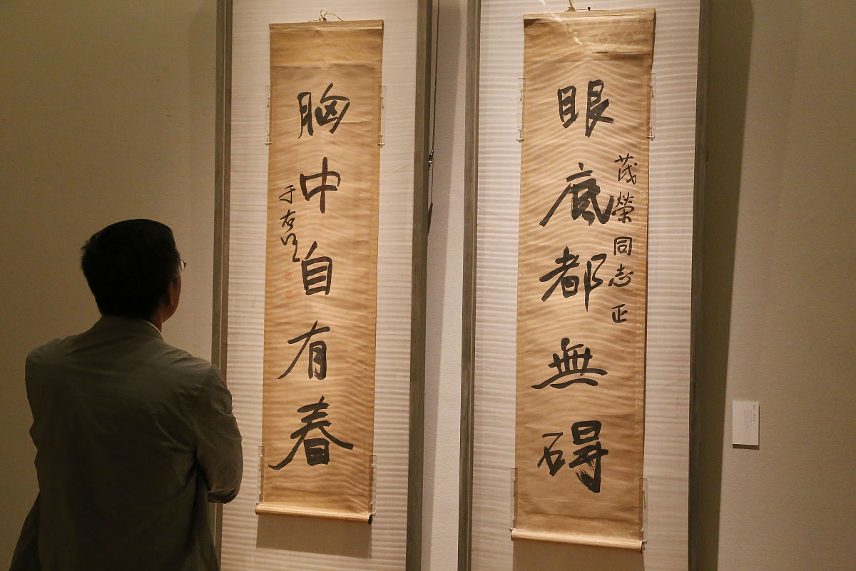 弓虽强但石更硬 求下联
