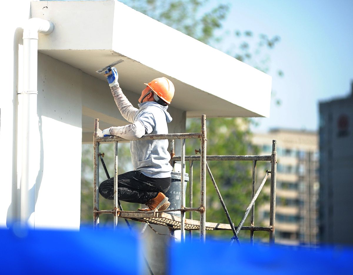 以房屋建筑施工用墙面磨平装置的研发为题目分别介绍该项目的技术点和创新点