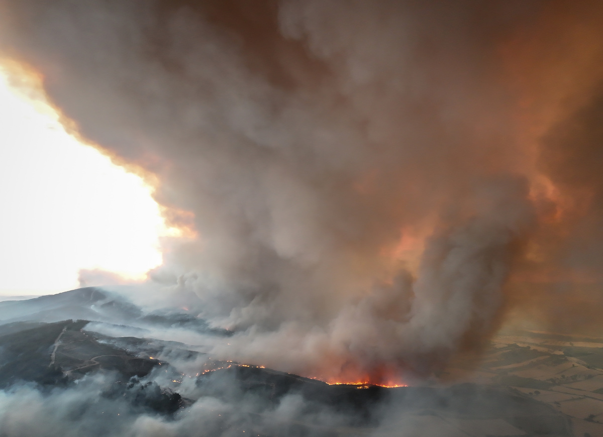 大气污染的天然源：火山喷发、沙尘暴、植物挥发物等