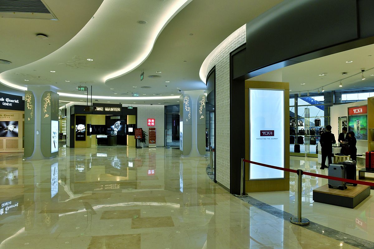 2019年1月19日,位于海南省海口市cbd核心区域日月广场的免税店正式开