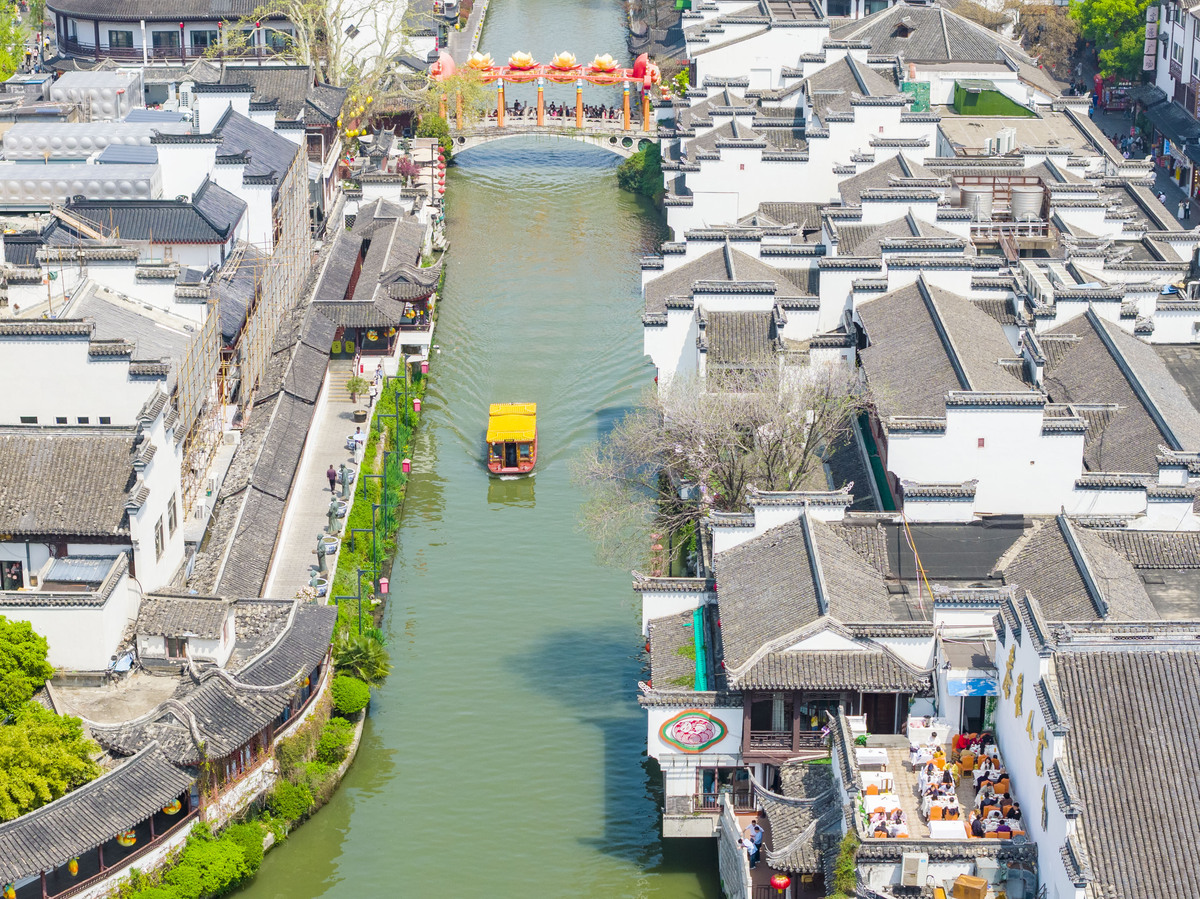 2026年4月4日,南京夫子庙景区,游客在景区游玩.
