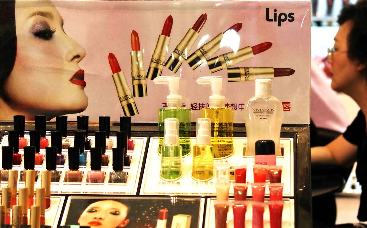 美宝莲 vs 完美日记：谁更懂你的审美？