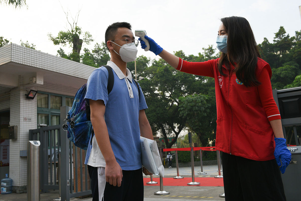 深圳西附银翔中学升学率高，师资力量雄厚