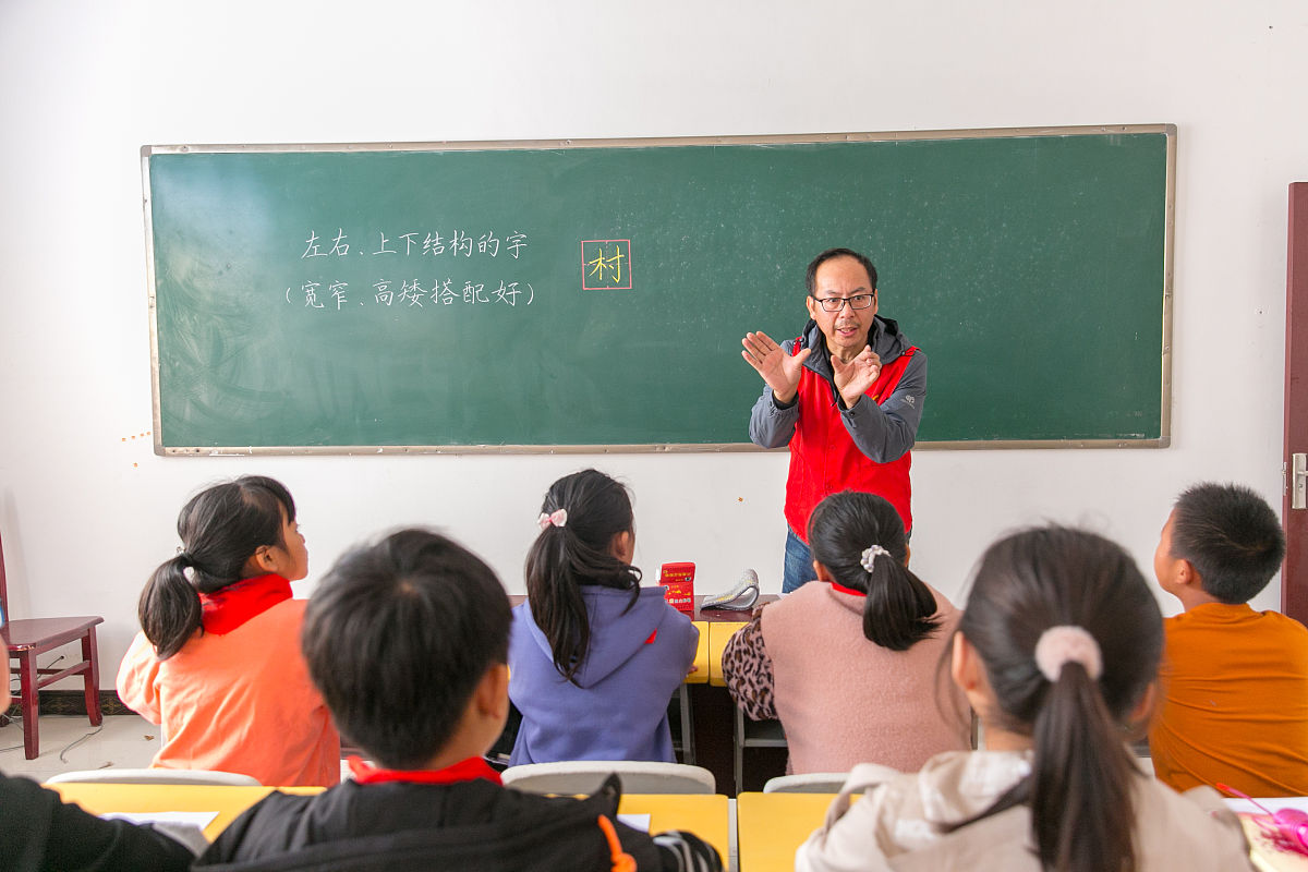强国有我，躬耕教坛：致敬幼教人无悔奉献