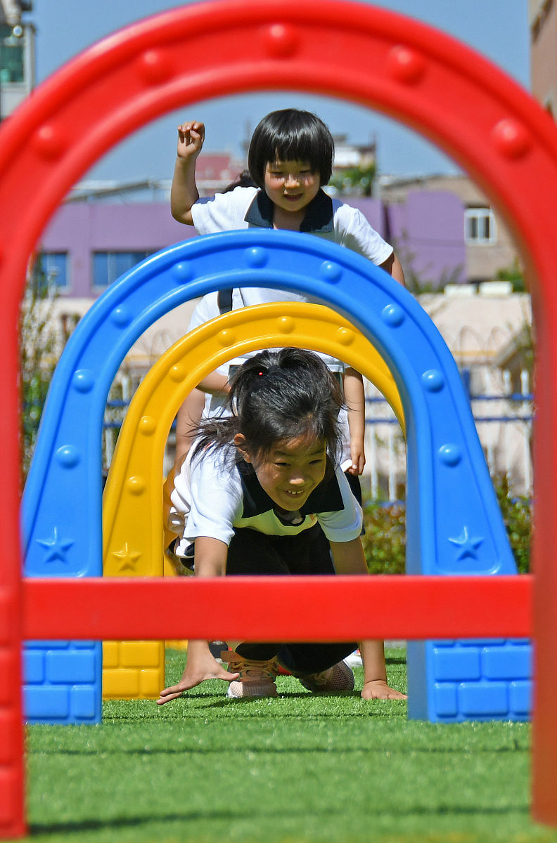 皇上戏妃子下一句接龙：趣味接龙，古诗词游戏
