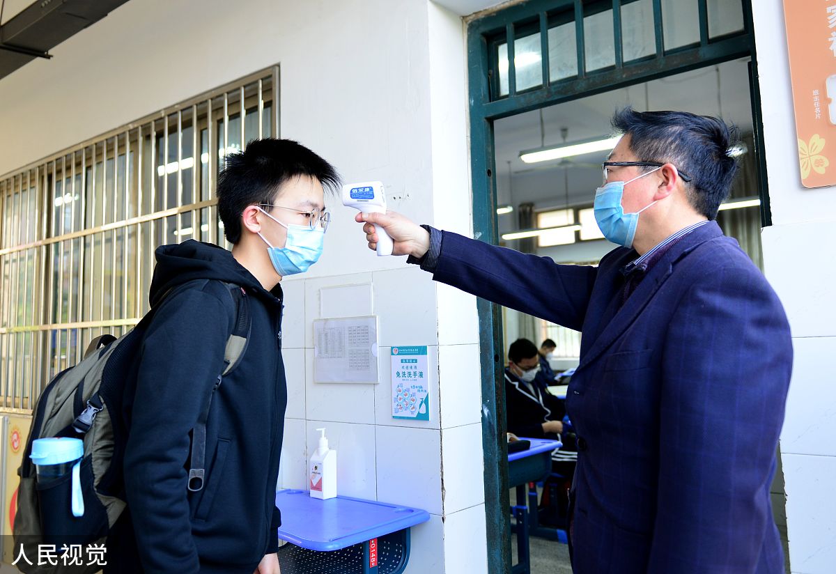 大学班级个人鉴定模板：优秀与不足并存