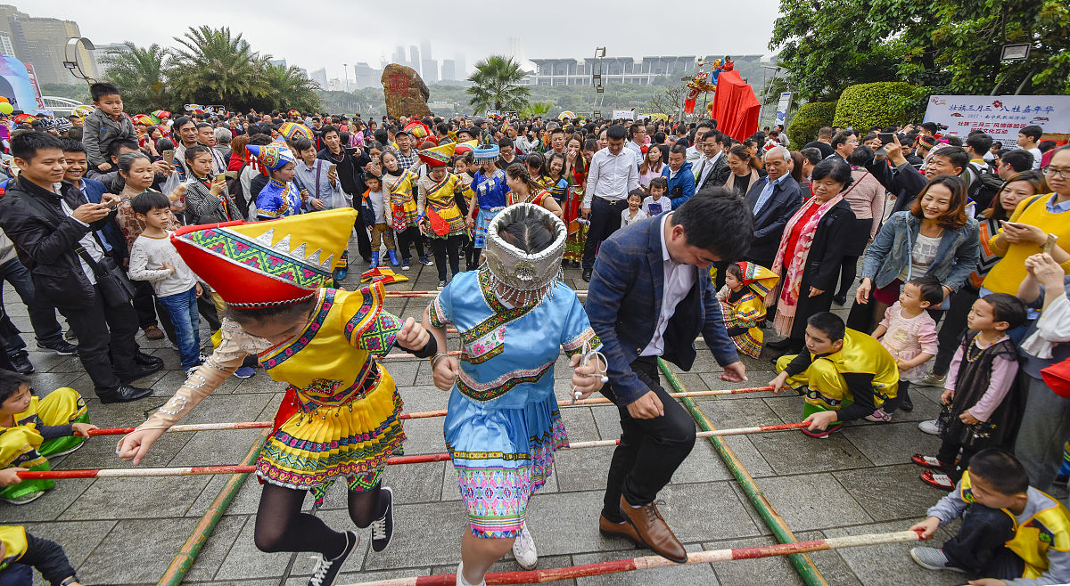 请写一个广西三月三节日的介绍文章1500字左右