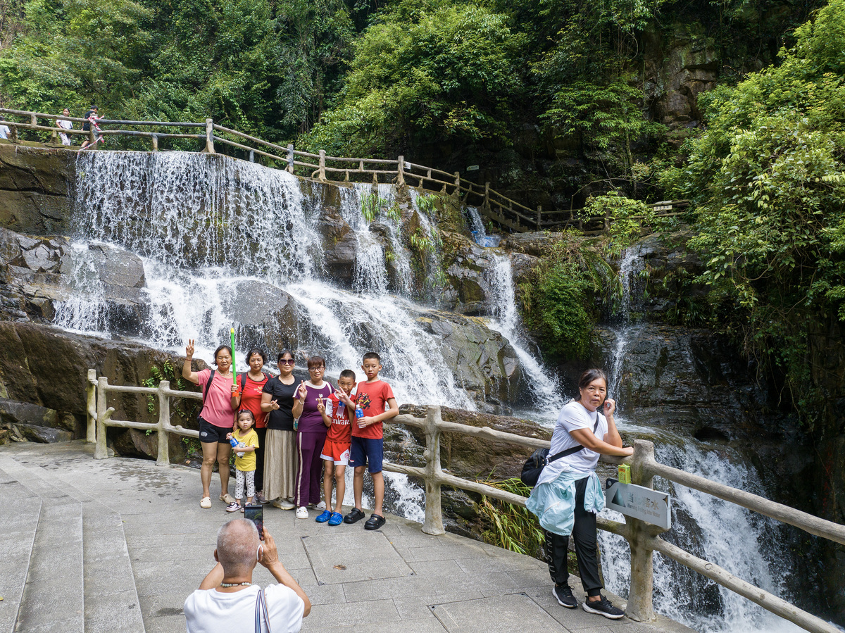 贵州赤水佛光岩：避暑胜地，感受山水温柔