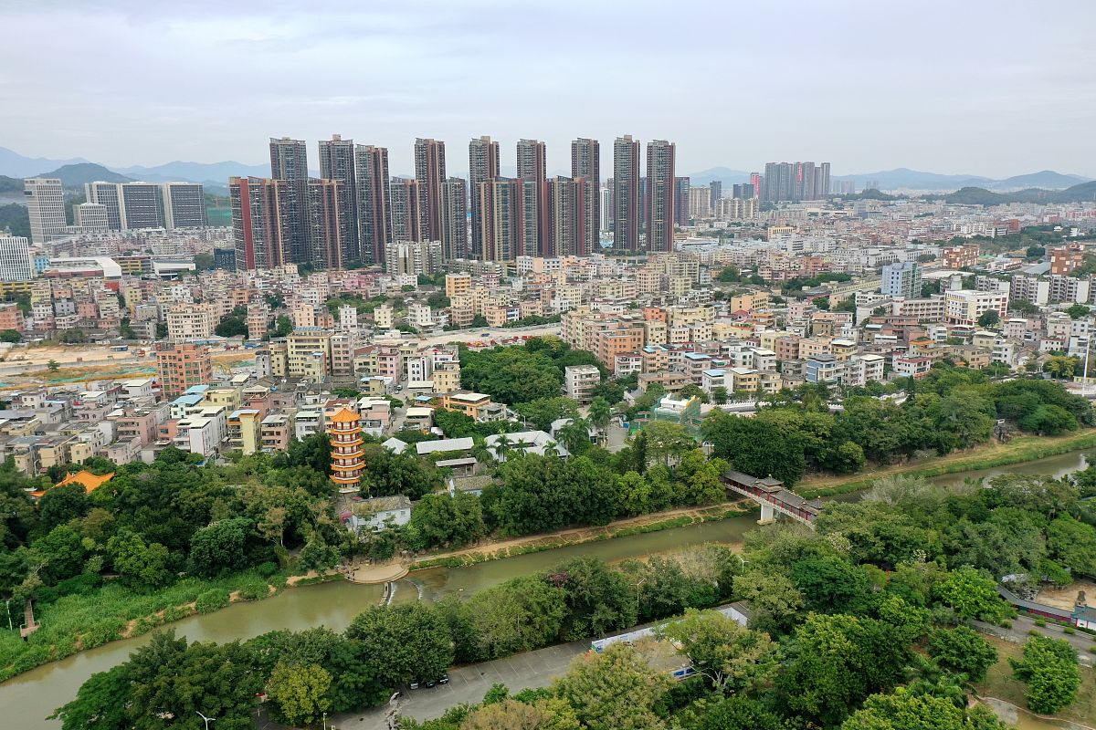 2020年11月13日,深圳市龙岗区龙园公园龙兴寺.