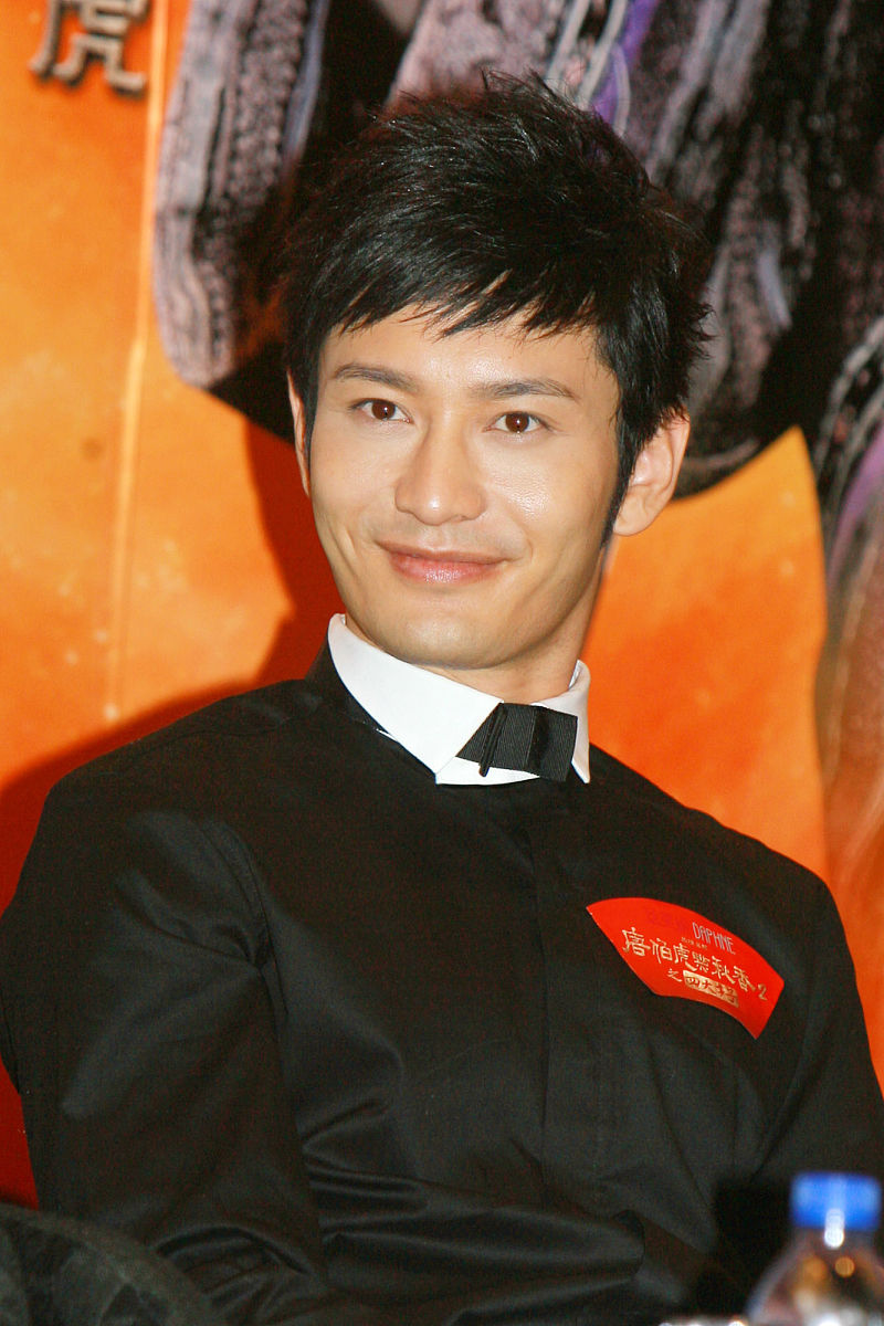 2010年7月6日,上海,电影《唐伯虎点秋香2》新闻发布会.黄晓明+++_+++