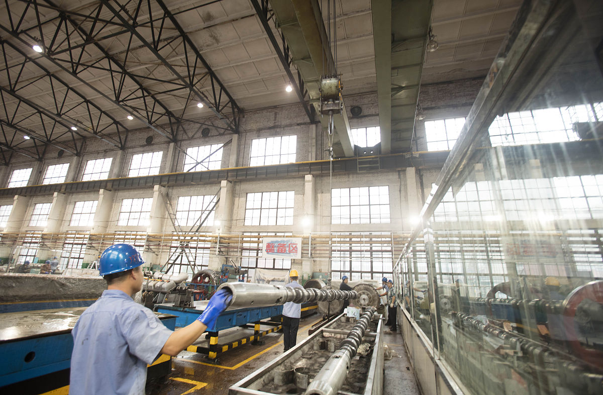 山东公路技师学院马书记一行调研沃尔沃建筑设备，共探工程机械人才培养