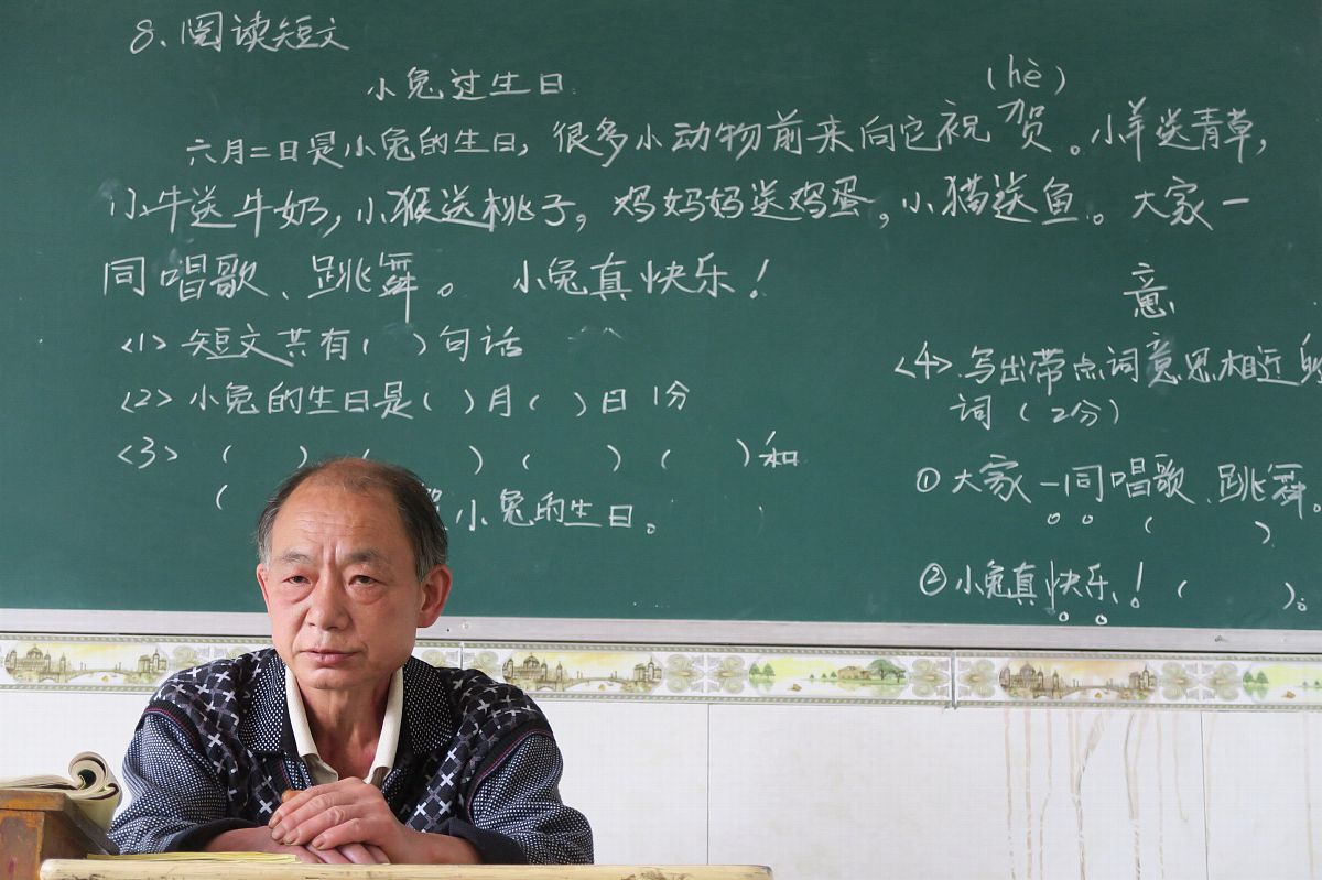 孔鹤峰老师：充满热情、经验丰富、深受学生喜爱的优秀教师